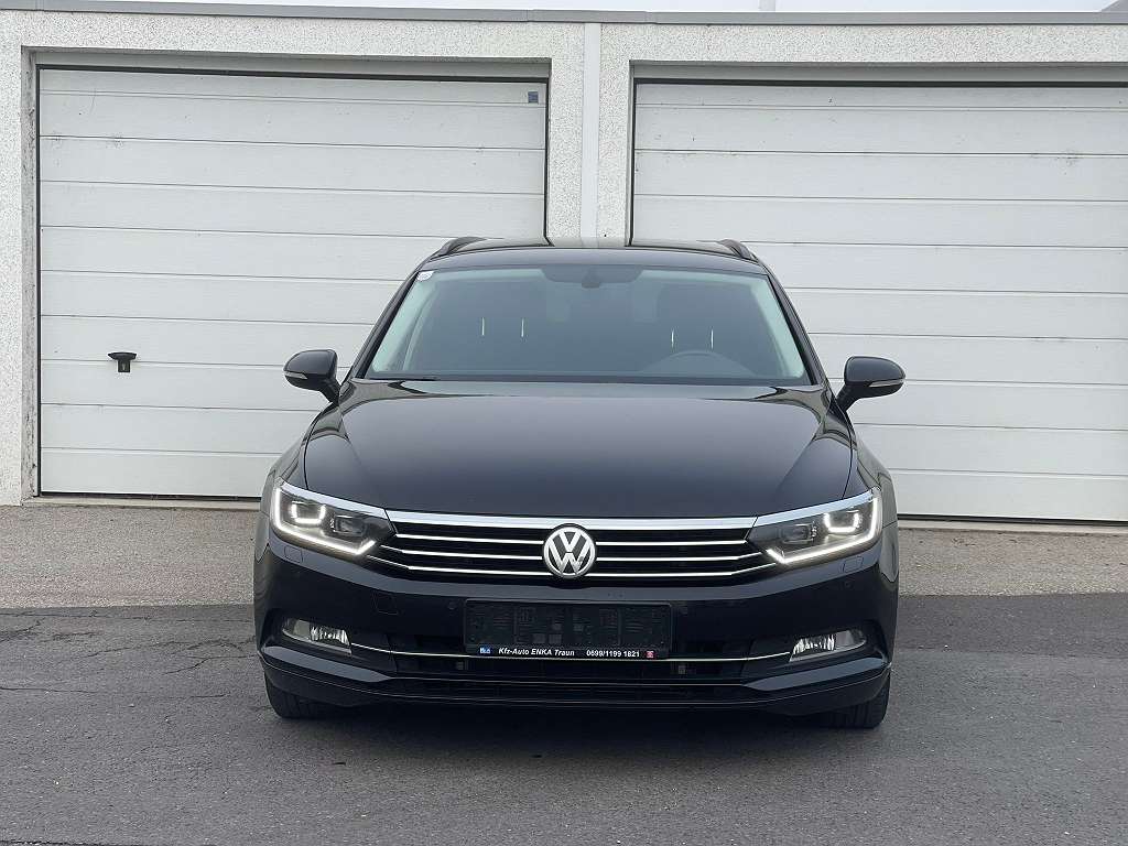 VW Passat Variant 2,0 TDI SCR DSG Kombi / Family Van